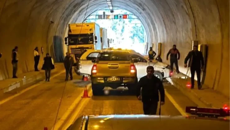 Artvin’de Tünel İçinde Trafik Kazası: 3 Yaralı